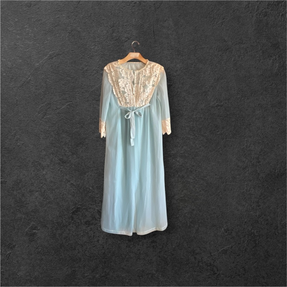 Blue and Cream Lace Robe - Picture 1 of 4